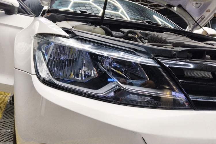 Used Volkswagen Lamando 2015 230TSI DSG Fashion Edition Right Front Headlight