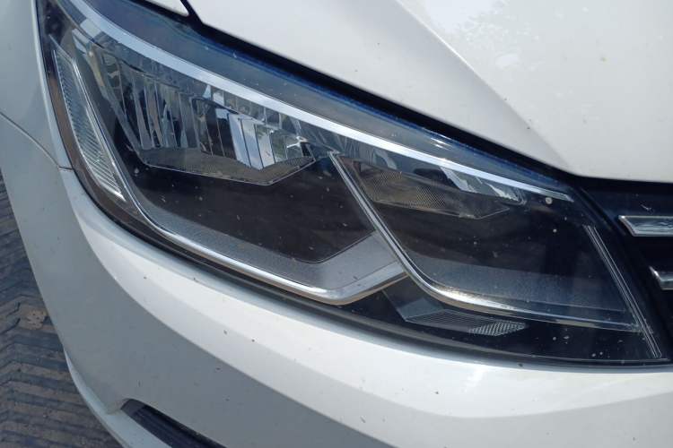 Used Volkswagen Lamando 2015 280TSI DSG Comfort Edition Right Front Headlight