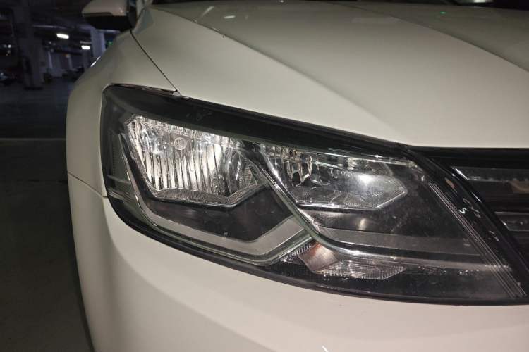 Used Volkswagen Lamando 2015 280TSI DSG Comfort Edition Right Front Headlight