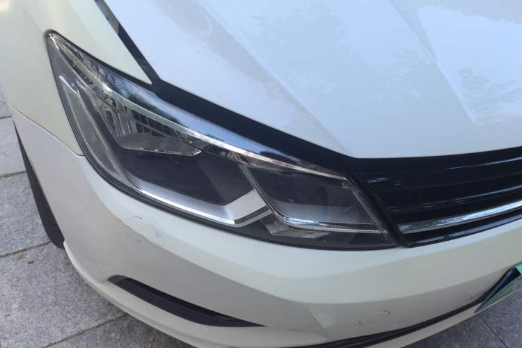 Used Volkswagen Lamando 2015 280TSI DSG Comfort Edition Right Front Headlight