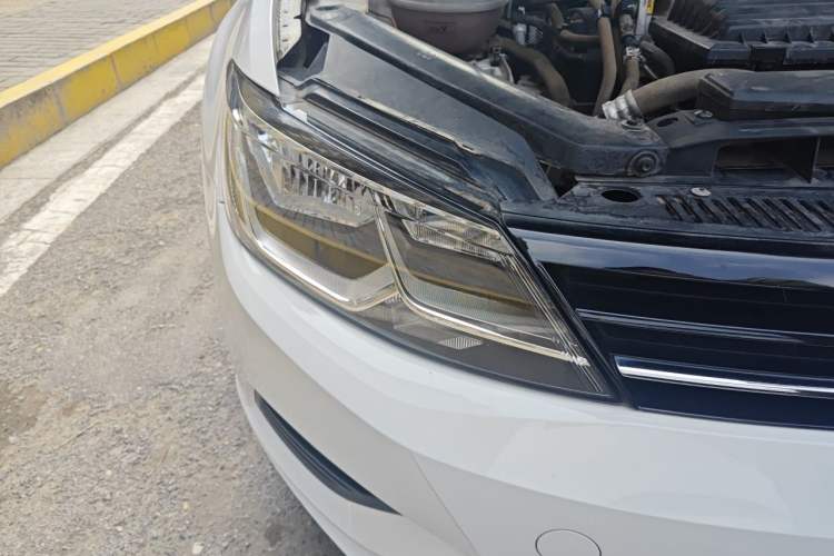 Used Volkswagen Lamando 2015 230TSI DSG Fashion Edition Right Front Headlight