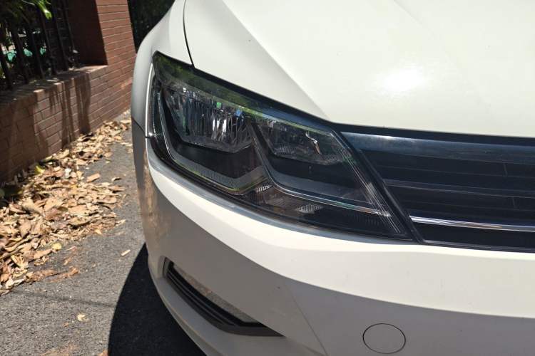 Used Volkswagen Lamando 2015 230TSI DSG Fashion Edition Right Front Headlight