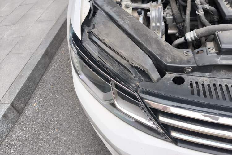 Used Volkswagen Lamando 2015 280TSI DSG Comfort Edition Right Front Headlight