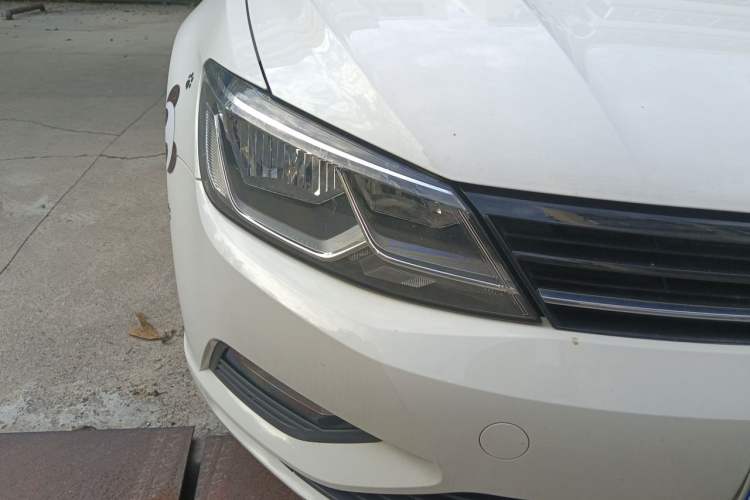 Used Volkswagen Lamando 2015 230TSI DSG Fashion Edition Right Front Headlight