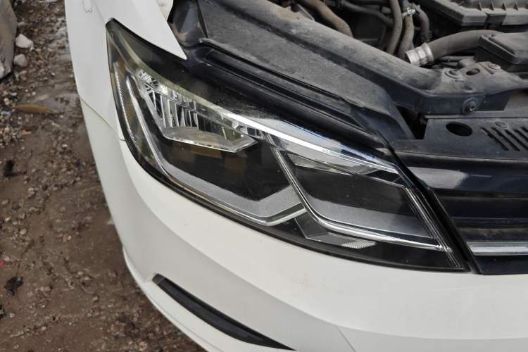 Used Volkswagen Lamando 2015 230TSI DSG Fashion Edition Right Front Headlight