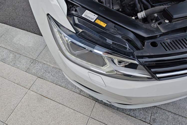 Used Volkswagen Lamando 2015 280TSI DSG Comfort Edition Right Front Headlight