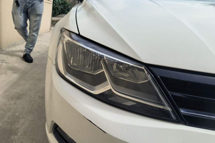 Used Volkswagen Lamando 2015 230TSI DSG Fashion Edition Right Front Headlight