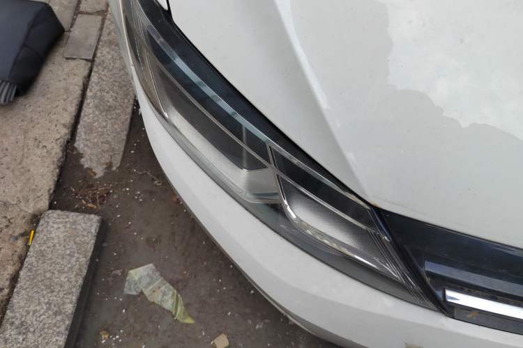 Used Volkswagen Lamando 2015 230TSI Manual Trend Edition Right Front Headlight