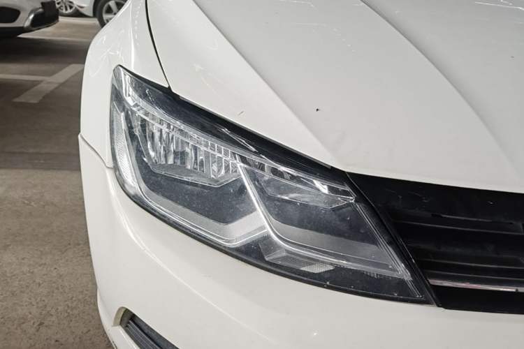 Used Volkswagen Lamando 2015 280TSI DSG Comfort Edition Right Front Headlight
