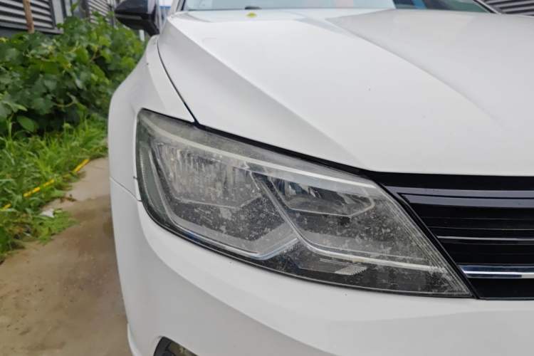 Used Volkswagen Lamando 2015 230TSI Manual Trend Edition Right Front Headlight
