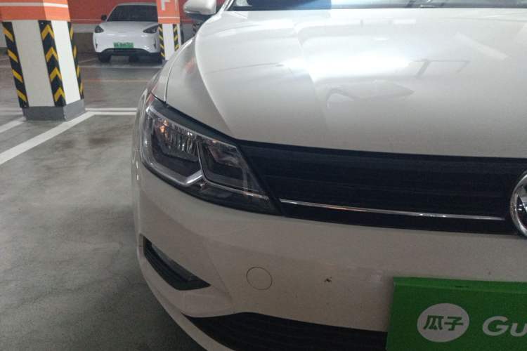 Used Volkswagen Lamando 2015 230TSI DSG Fashion Edition Right Front Headlight