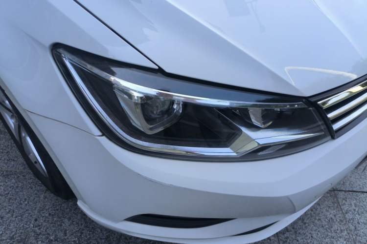 Used Volkswagen Lamando 2015 230TSI DSG Fashion Edition Right Front Headlight