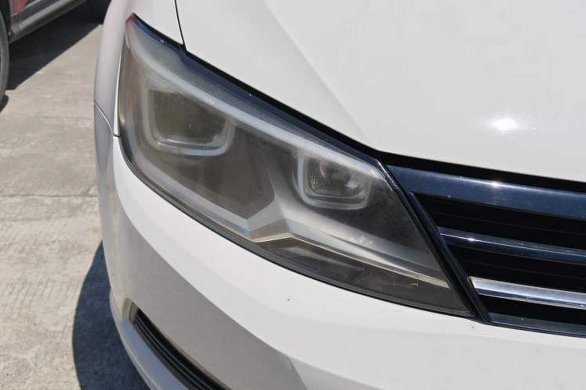 Used Volkswagen Lamando 2015 280TSI DSG Comfort Edition Right Front Headlight
