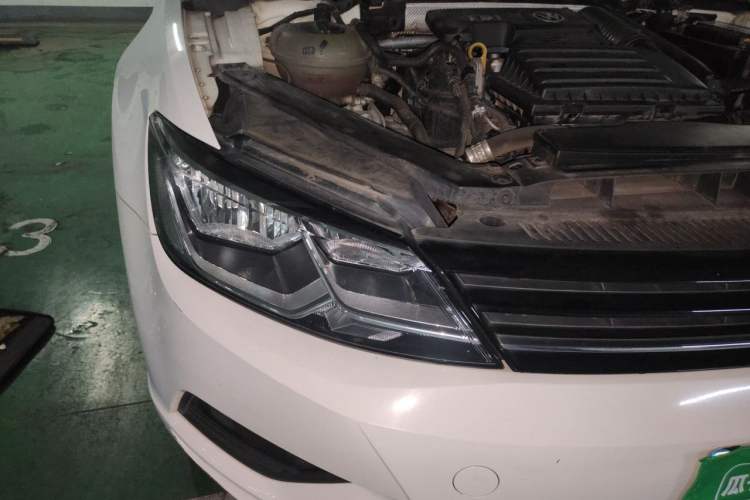 Used Volkswagen Lamando 2015 230TSI DSG Fashion Edition Right Front Headlight