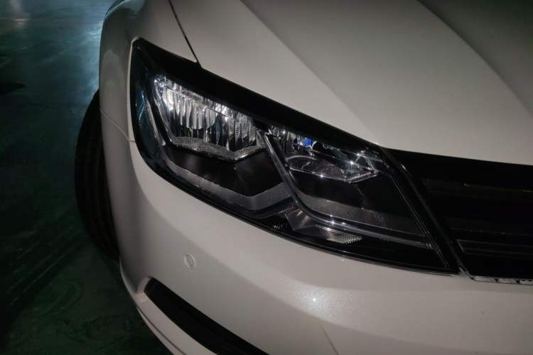 Used Volkswagen Lamando 2015 230TSI DSG Fashion Edition Right Front Headlight