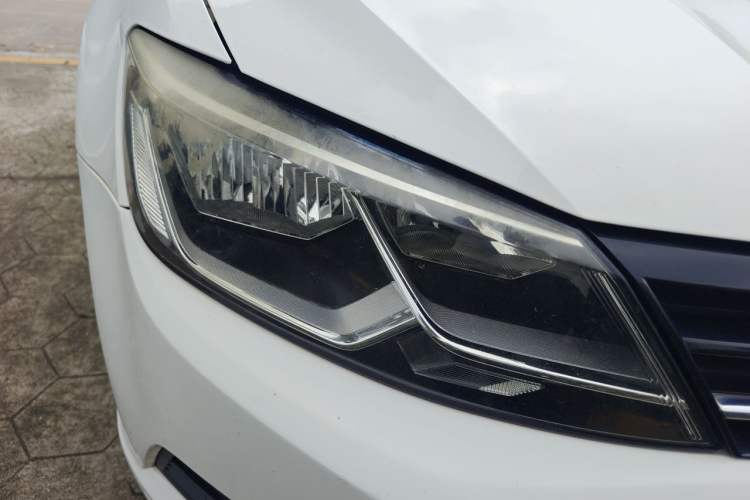 Used Volkswagen Lamando 2015 230TSI DSG Fashion Edition Right Front Headlight