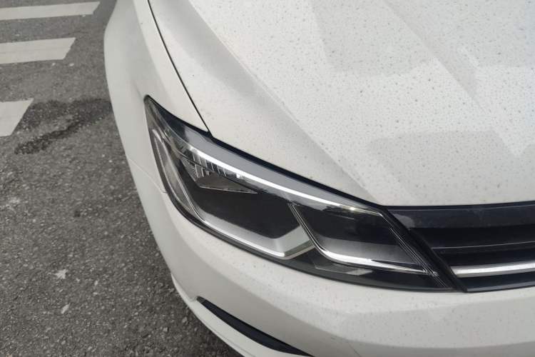 Used Volkswagen Lamando 2015 280TSI DSG Comfort Edition Right Front Headlight