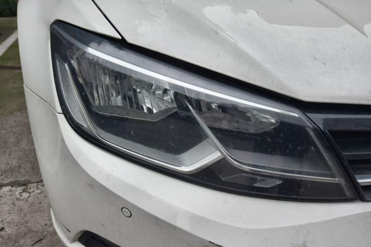 Used Volkswagen Lamando 2015 280TSI DSG Comfort Edition Right Front Headlight