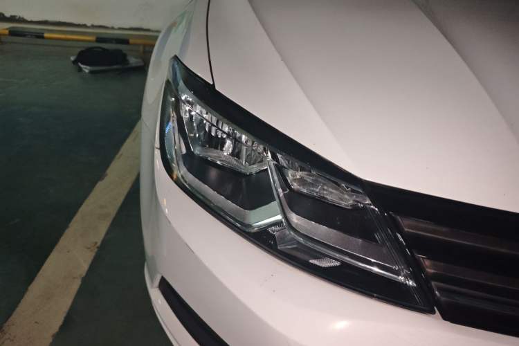 Used Volkswagen Lamando 2015 280TSI DSG Comfort Edition Right Front Headlight