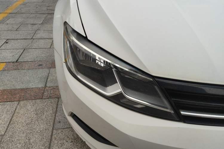 Used Volkswagen Lamando 2015 230TSI DSG Fashion Edition Right Front Headlight