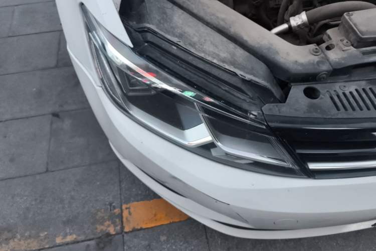 Used Volkswagen Lamando 2015 230TSI DSG Fashion Edition Right Front Headlight