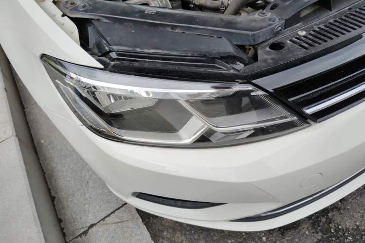 Used Volkswagen Lamando 2015 330TSI DSG Comfort Edition Right Front Headlight