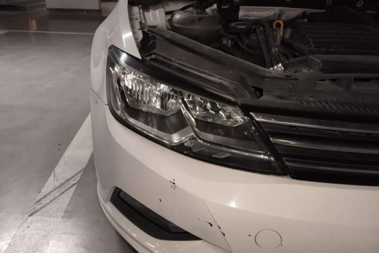 Used Volkswagen Lamando 2015 280TSI DSG Comfort Edition Right Front Headlight