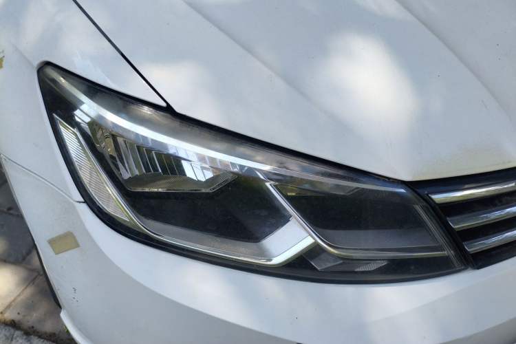 Used Volkswagen Lamando 2015 280TSI DSG Comfort Edition Right Front Headlight