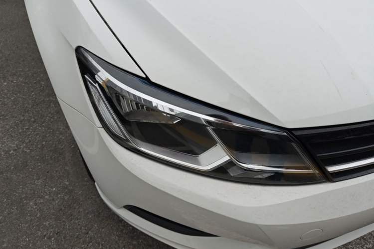 Used Volkswagen Lamando 2015 280TSI DSG Comfort Edition Right Front Headlight