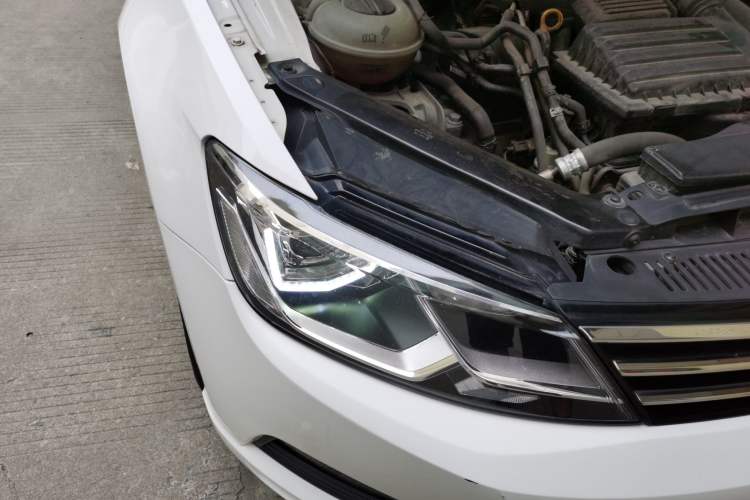 Used Volkswagen Lamando 2015 280TSI DSG Comfort Edition Right Front Headlight