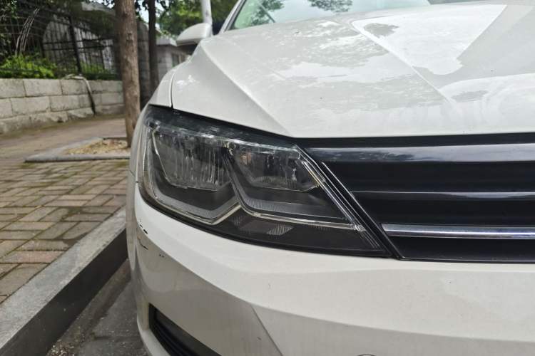 Used Volkswagen Lamando 2015 280TSI DSG Comfort Edition Right Front Headlight