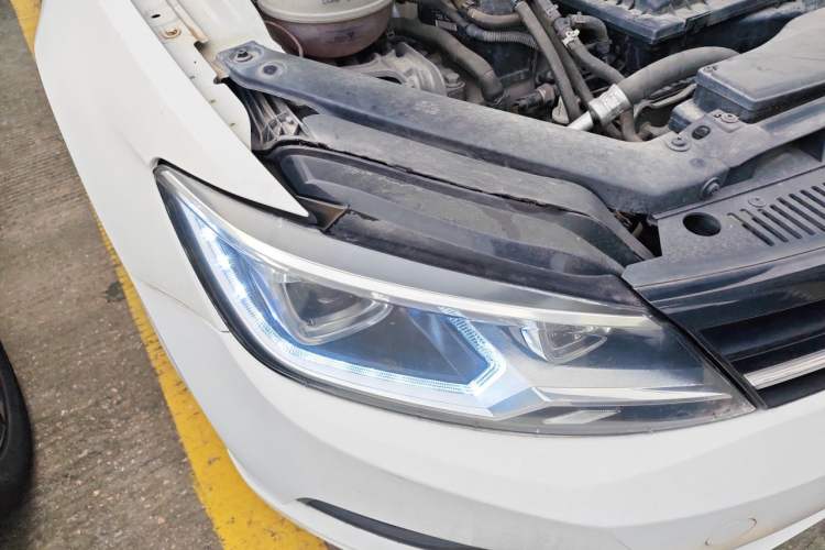 Used Volkswagen Lamando 2015 280TSI DSG Comfort Edition Right Front Headlight