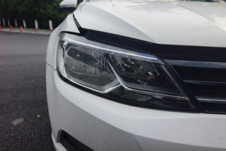 Used Volkswagen Lamando 2015 230TSI DSG Fashion Edition Right Front Headlight