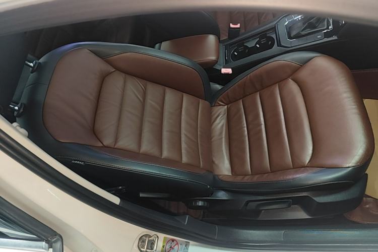 Used Volkswagen Lamando 2015 330TSI DSG Comfort Edition Right Front Seat
