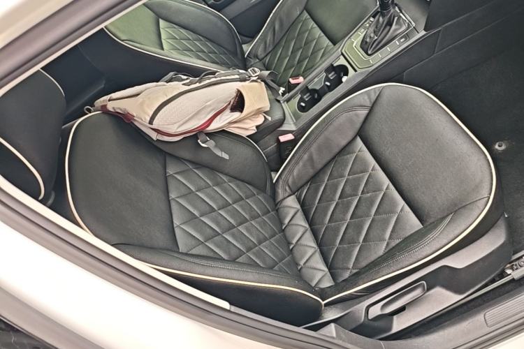 Used Volkswagen Lamando 2015 230TSI DSG Fashion Edition Right Front Seat
