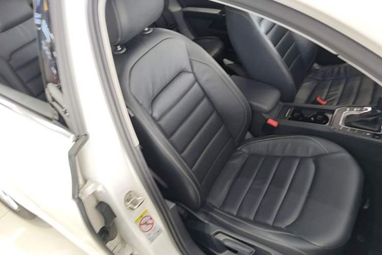 Used Volkswagen Lamando 2015 280TSI DSG Comfort Edition Right Front Seat
