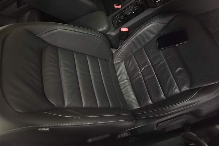 Used Volkswagen Lamando 2015 280TSI DSG Comfort Edition Right Front Seat