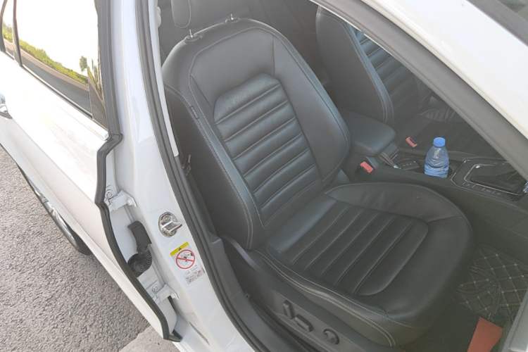 Used Volkswagen Lamando 2015 330TSI DSG Luxury Edition Right Front Seat