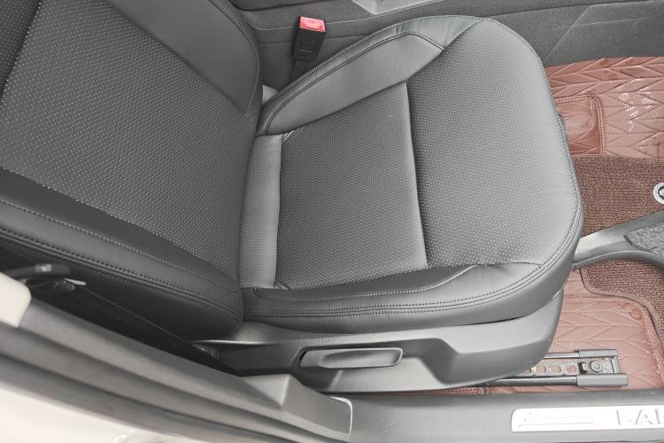 Used Volkswagen Lamando 2015 230TSI DSG Fashion Edition Right Front Seat