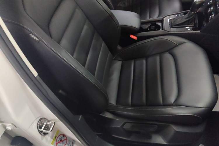 Used Volkswagen Lamando 2015 330TSI DSG Comfort Edition Right Front Seat