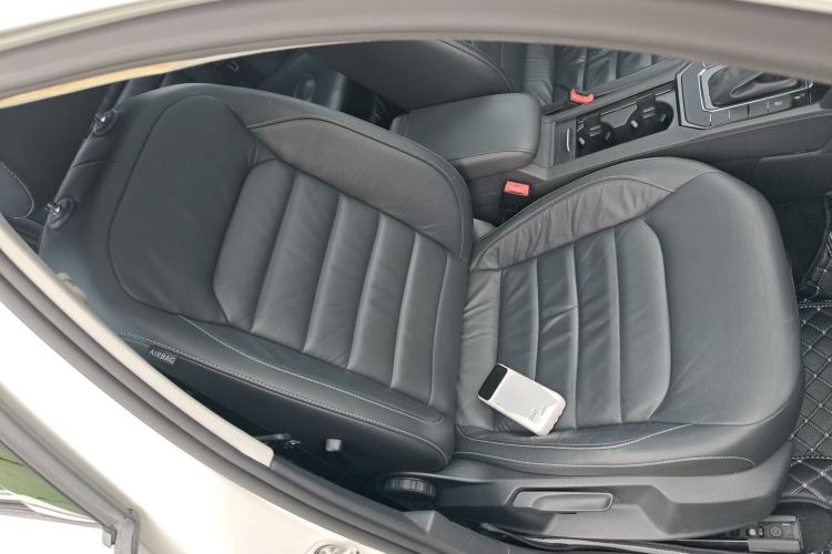 Used Volkswagen Lamando 2015 280TSI DSG Comfort Edition Right Front Seat