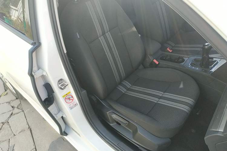 Used Volkswagen Lamando 2015 230TSI Manual Trend Edition Right Front Seat