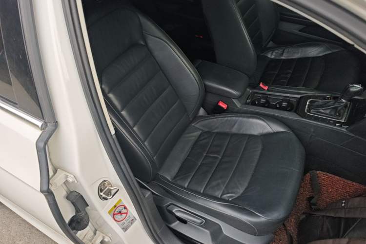 Used Volkswagen Lamando 2015 280TSI DSG Comfort Edition Right Front Seat