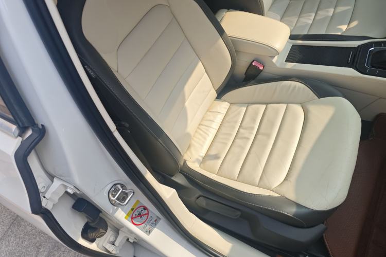Used Volkswagen Lamando 2015 280TSI DSG Comfort Edition Right Front Seat