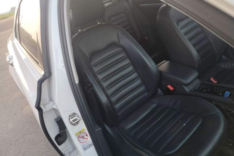 Used Volkswagen Lamando 2015 330TSI DSG Luxury Edition Right Front Seat