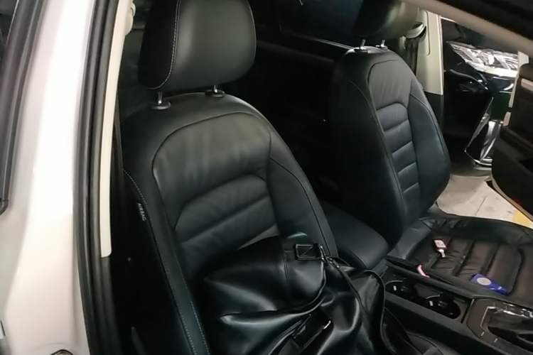 Used Volkswagen Lamando 2015 280TSI DSG Comfort Edition Right Front Seat