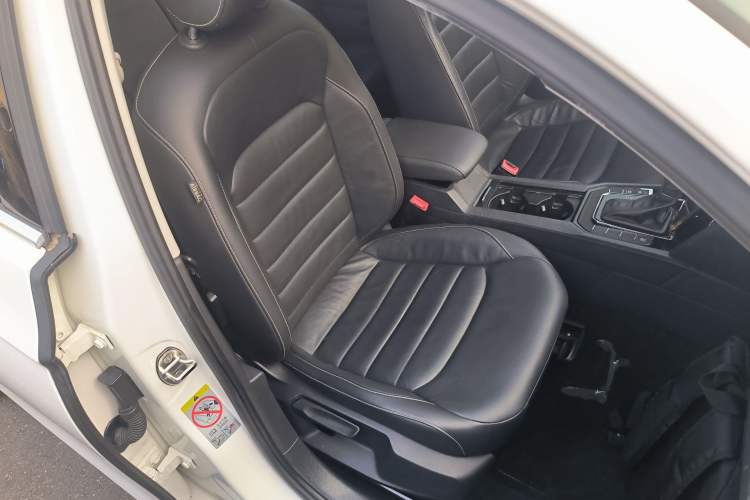 Used Volkswagen Lamando 2015 280TSI DSG Comfort Edition Right Front Seat