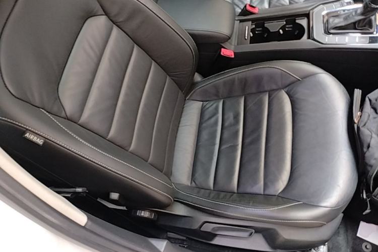 Used Volkswagen Lamando 2015 280TSI DSG Comfort Edition Right Front Seat