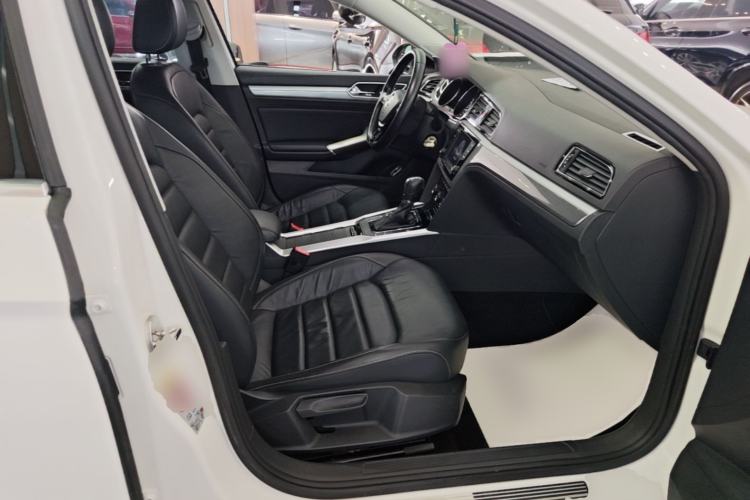 Used Volkswagen Lamando 2015 280TSI DSG Comfort Edition Right Front Seat