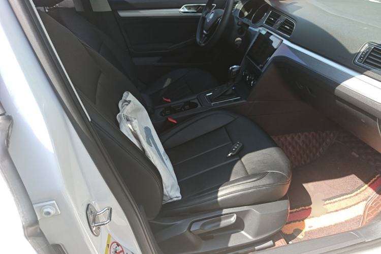 Used Volkswagen Lamando 2015 230TSI DSG Fashion Edition Right Front Seat